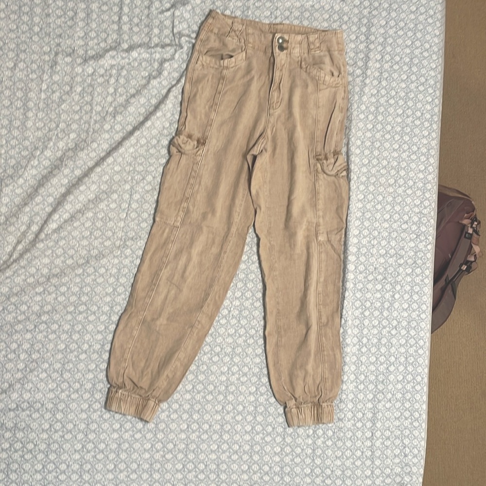 tan American Eagle cargo pants : Good for kids or Shorter Adults